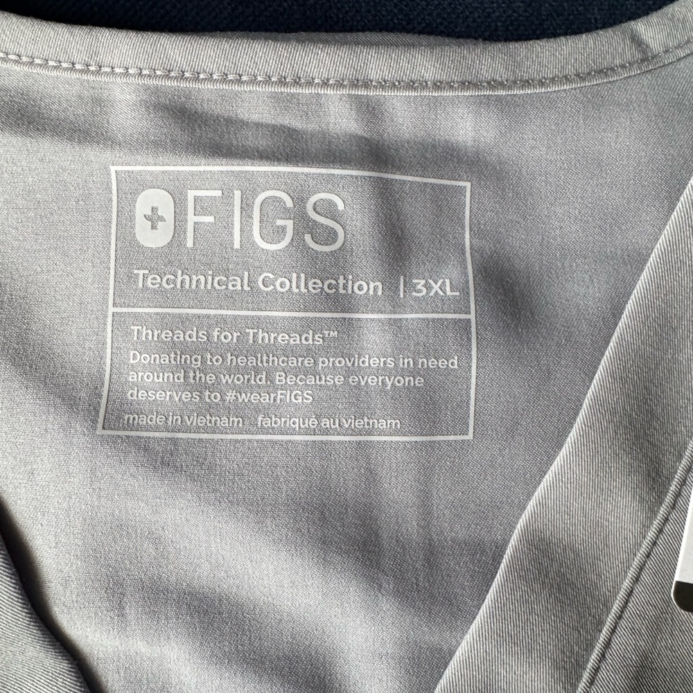 Women’s Figs Catarina one pocket scrub top - Picture 3 of 4